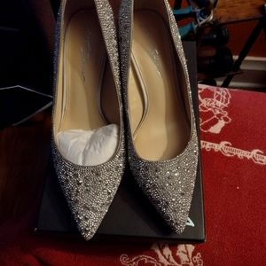 Diamond stud 2 heel